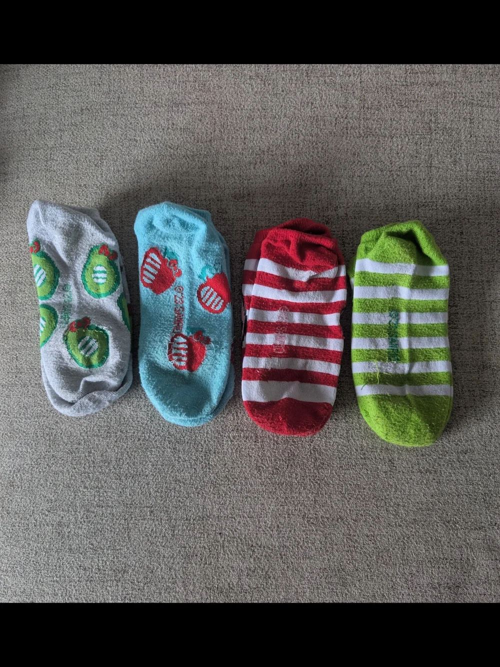 Hello Kitty No-Show Socks - Fruit Print (Set of 4)